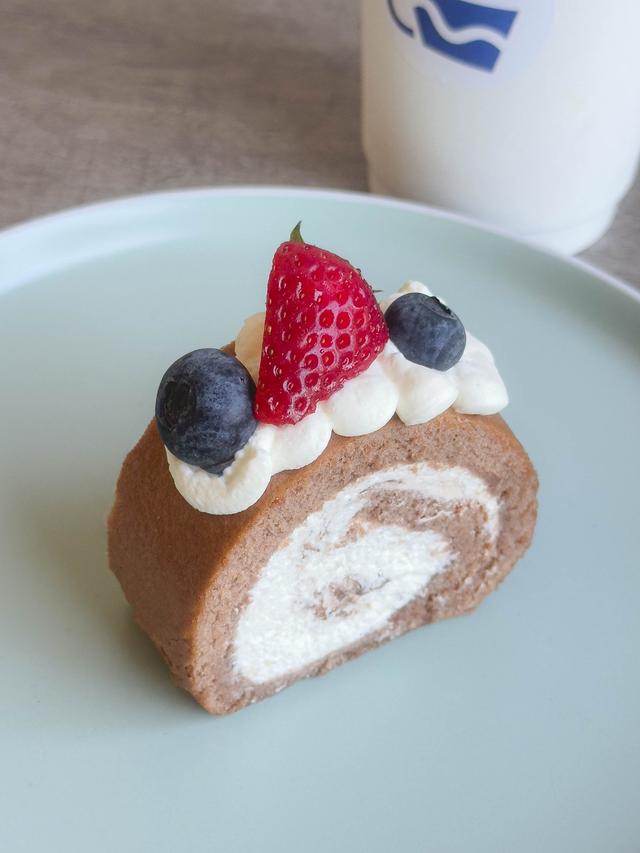 Thumbnail of Chocolate Cheese Roll (L)